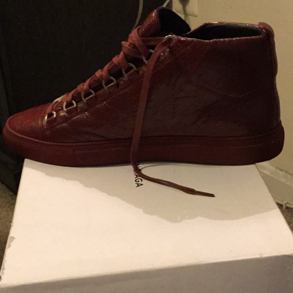 Sneakers - Picture 4 of 5